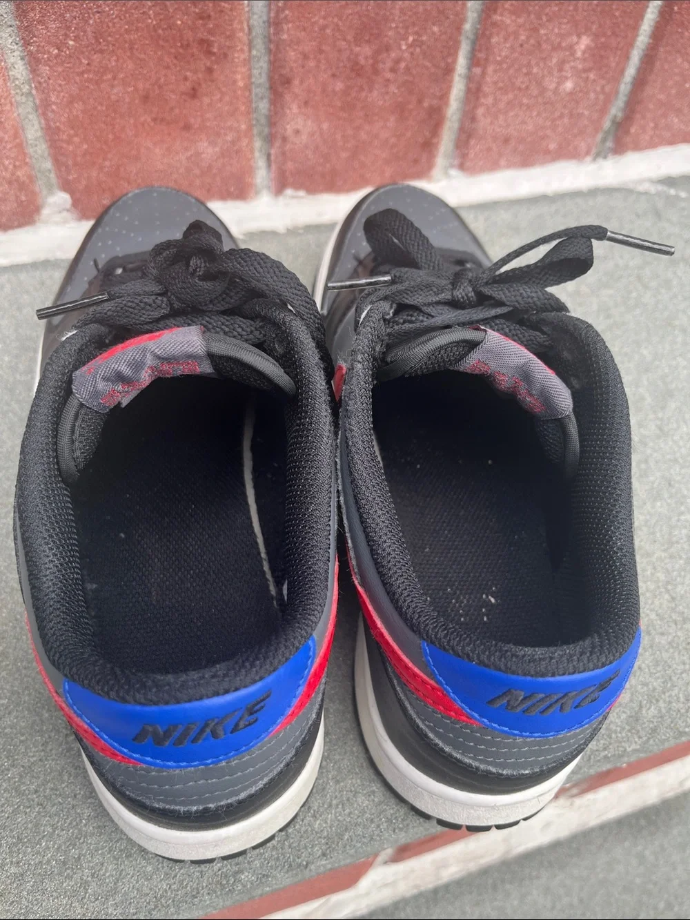 Nike Low-Top Sneakers — Black, Red & Blue